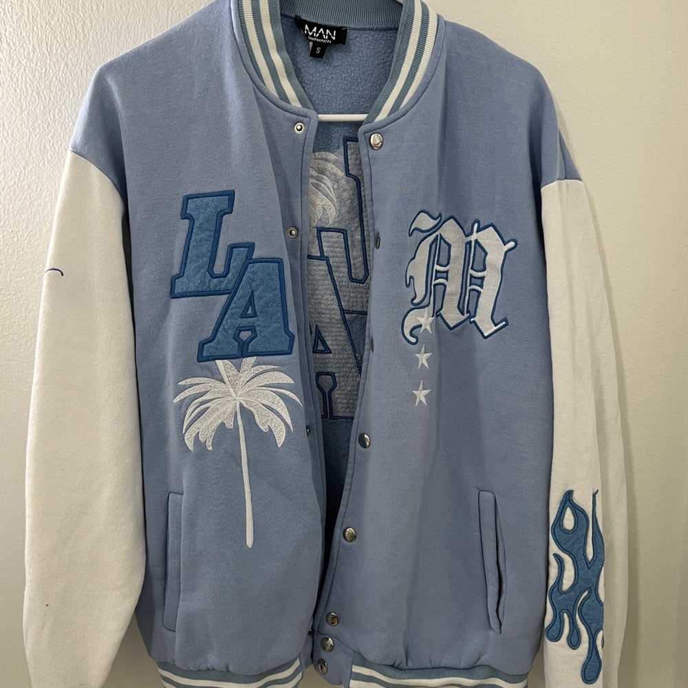 BOOHOO MAN “LA BADGE JERSEY VARSITY BOMBER JACKET